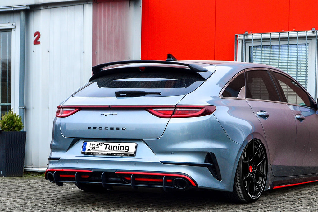Heckdiffusor für Kia ProCeed GT ab 2021, Ingo Noak Tuning, aus hochwertigem Material, zeigt den schwarzen Diffusor im Fahrzeug.
