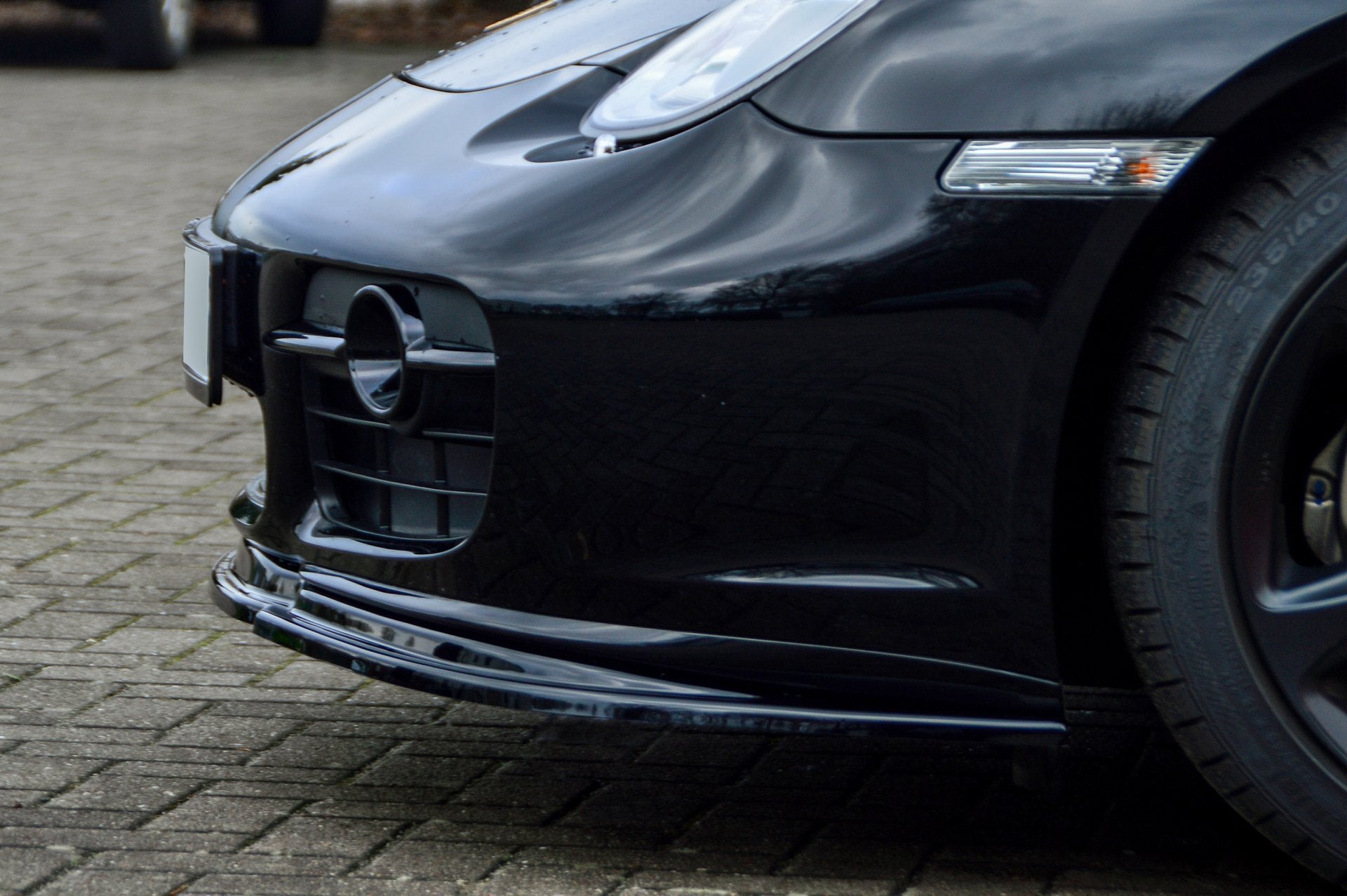 Frontspoilerlippe aus ABS für Porsche Cayman 987, Cuplippe von Ingo Noak Tuning, zeigt die sportliche Fahrwerksoptik