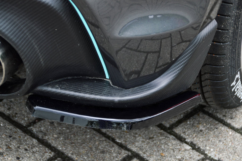 Ingo Noak Tuning Bodykit für Suzuki Swift Sport RZ/AZ, inklusive Stoßfänger, Seitenschweller und Heckdiffusor, in Schwarz.