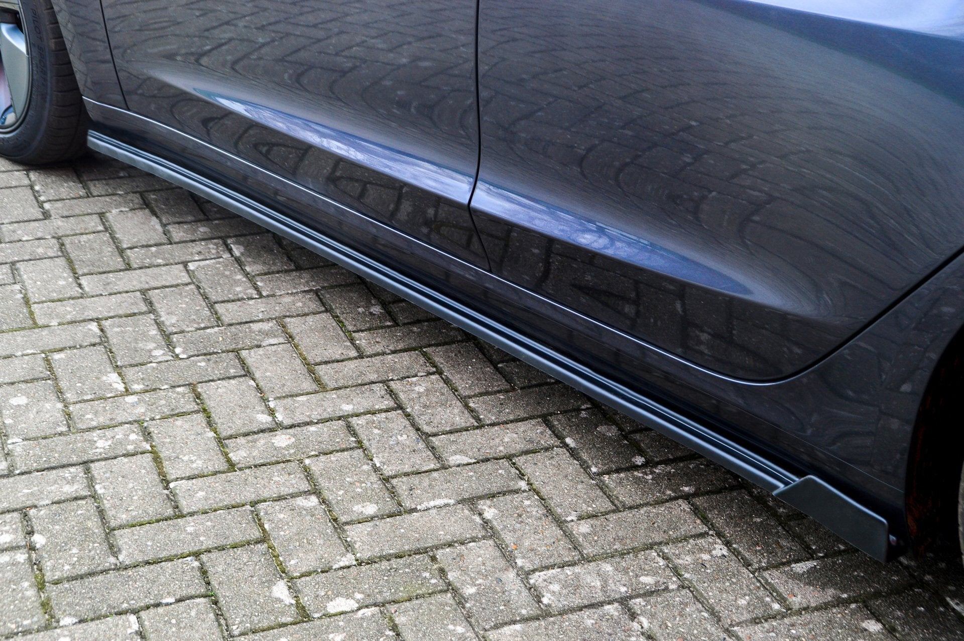 CUP Seitenschweller mit Wing hinten für Tesla Model 3 ab Bj. 2017-