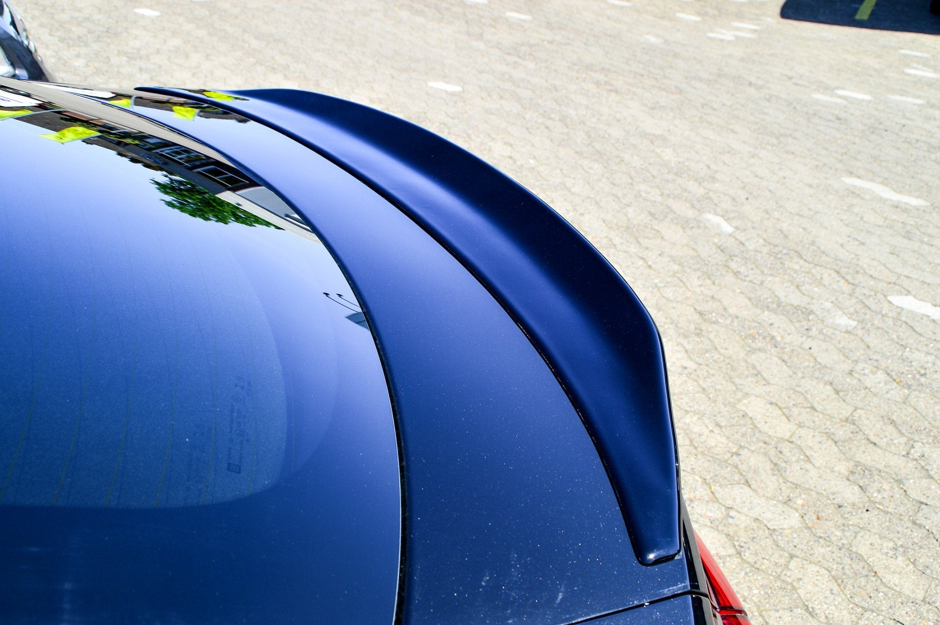 Heckklappenspoiler Ducktail für Opel Insignia B Grandsport, Ingo Noak Tuning, aus schwarzem Kunststoff, sichtbar auf dem Fahrzeug.