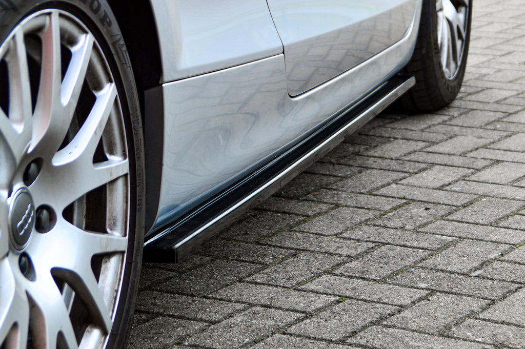 Seitenschweller im Cup7 Look für Audi TT 8J ab 2006, Ingo Noak Tuning, schwarzes Auto mit Seitenschweller-Design