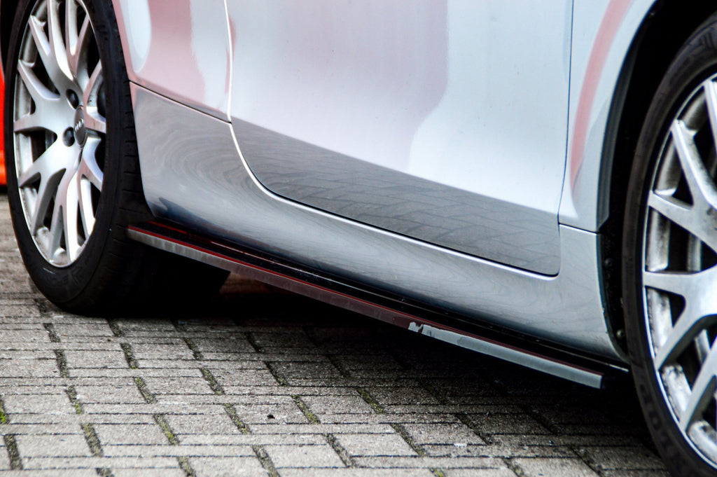 Seitenschweller im Cup7 Look für Audi TT 8J ab 2006, in schwarzem Kunststoff, passend für Tuning und Karosserie-Upgrade.