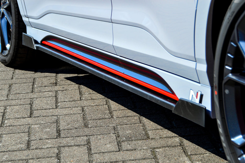CUP Seitenschweller mit Wing vorne und hinten für Hyundai Kona N + N-Line