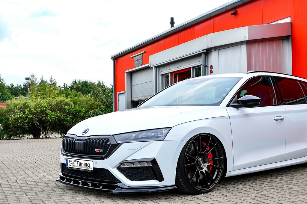 Frontspoilerlippe für Skoda Octavia RS NX ab 2020, Ingo Noak Tuning, zeigt die aerodynamische Fahrzeugfront.