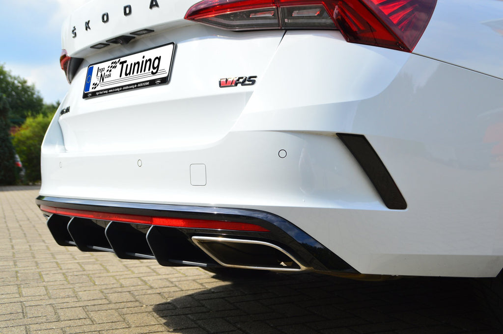Heckansatz aus ABS für Skoda Octavia RS NX ab 2020, in schwarzer Optik, passend für Tuning und Sportausstattung.