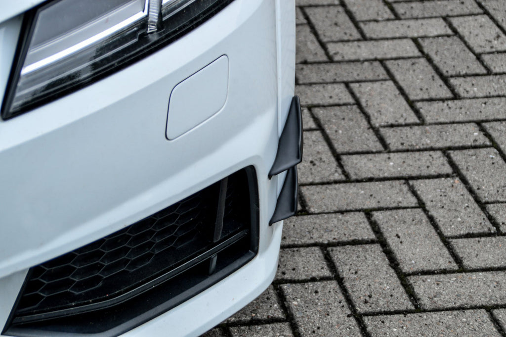 ABS Spoilerflaps für Audi TT TTS 8S S-Line von Ingo Noak Tuning, sichtbar auf der Fahrzeugseite.