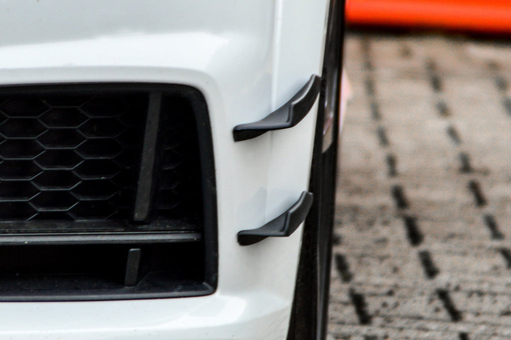 ABS Spoilerflaps für Audi TT TTS 8S S-Line, von Ingo Noak Tuning, zeigt die spoilerartige Karosserieverstärkung an der Fahrzeugseite