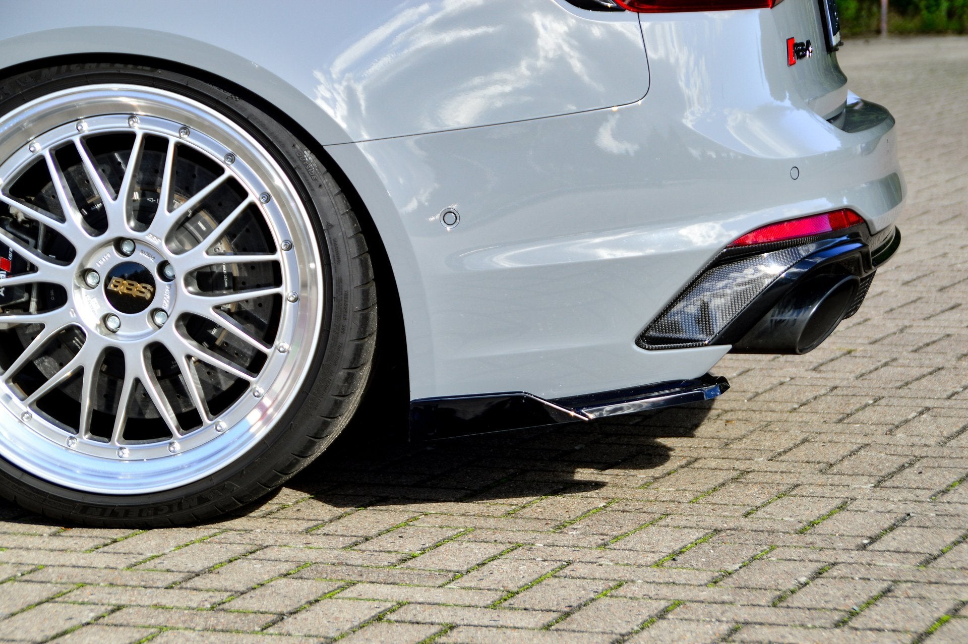 Seitenteile mit Wings aus ABS für Audi RS4 B9, Heckansatz, in hochwertigem Tuning-Design von Ingo Noak Tuning.