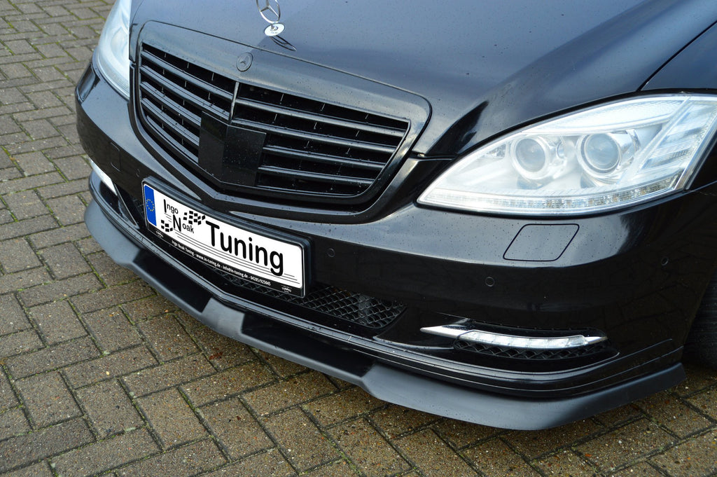 Ingo Noak Tuning Frontspoilerlippe für S-Klasse W221/V221, aerodynamisches Auto-Upgrade, detaillierte Sicht auf die Lippe vor einem Fahrzeug