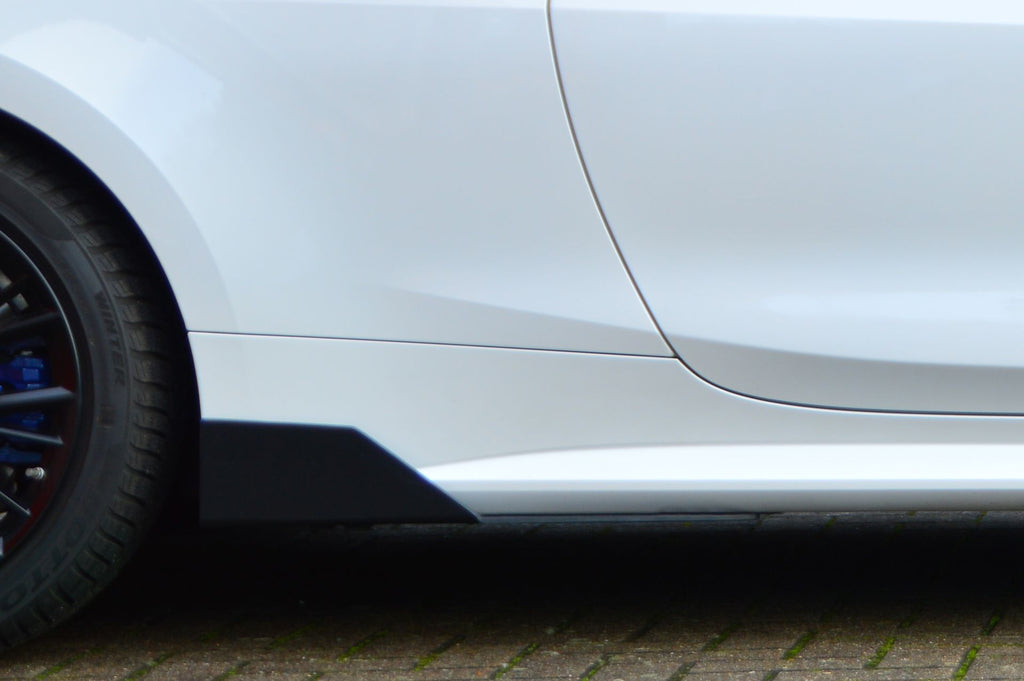 Gefräster Seitenschweller Wing aus ABS für BMW 4er G22 G23, ohne M-Paket, von Ingo Noak Tuning, sichtbar im Bild