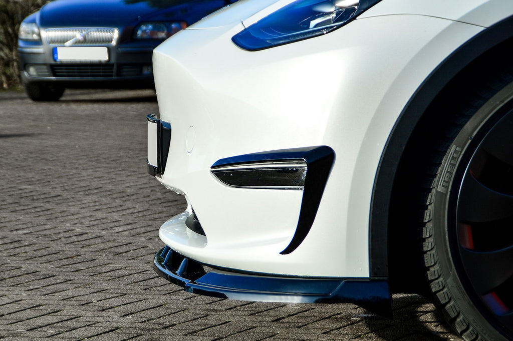 Frontspoilerlippe für Tesla Model Y ab 2020, Ingo Noak Tuning, sportliche Fahrzeugoptik, sichtbar an der Fahrzeugfront