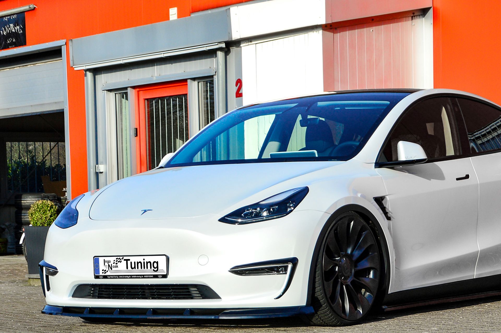 Frontspoilerlippe für Tesla Model Y ab 2020, Ingo Noak Tuning, aerodynamisches Autozubehör, schwarze Kunststoff-Optik