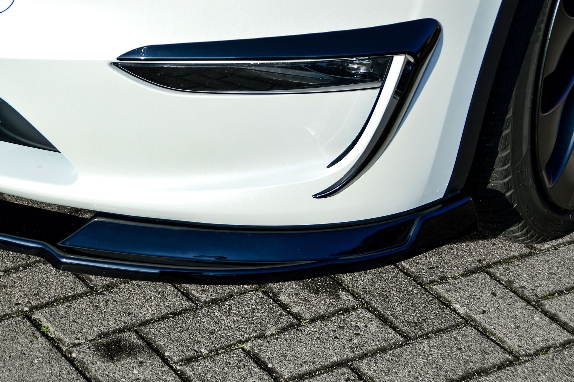 Frontspoilerlippe für Tesla Model Y ab 2020, Ingo Noak Tuning, hochwertige Autoteil für verbessertes Design.