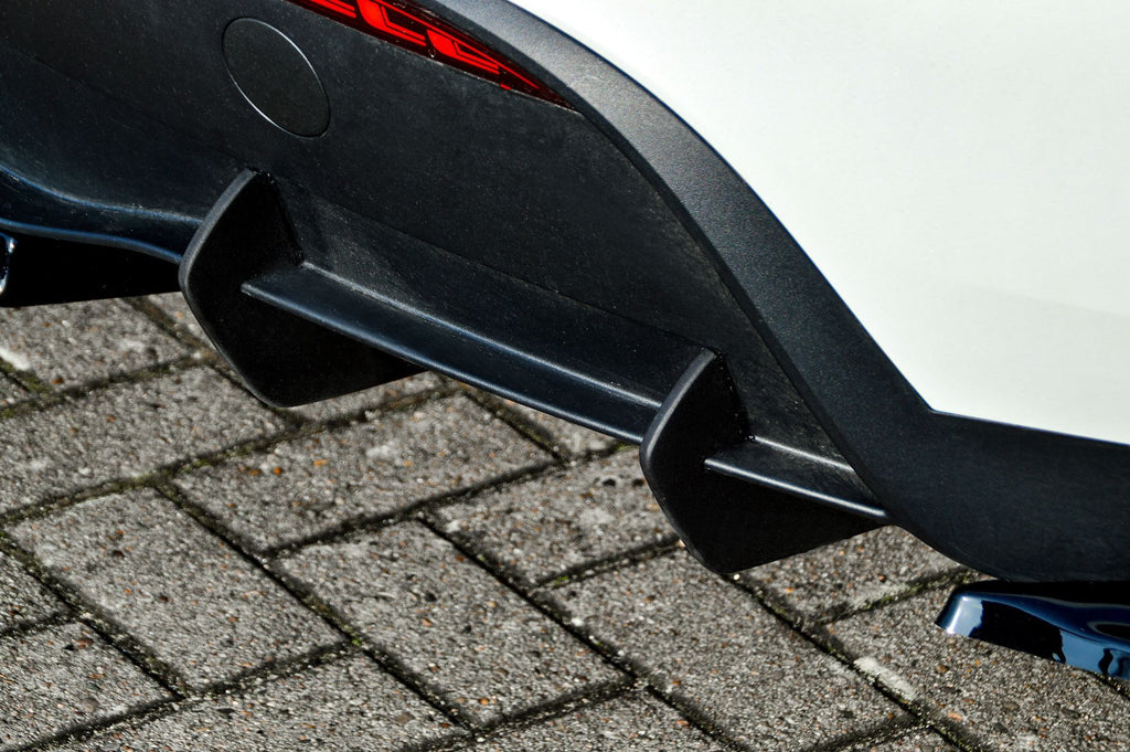 Gefräster Heckansatz mit 4 Finnen und Mittenteil aus ABS für Tesla Model Y, Ingo Noak Tuning, sichtbare Fahrzeuganpassung