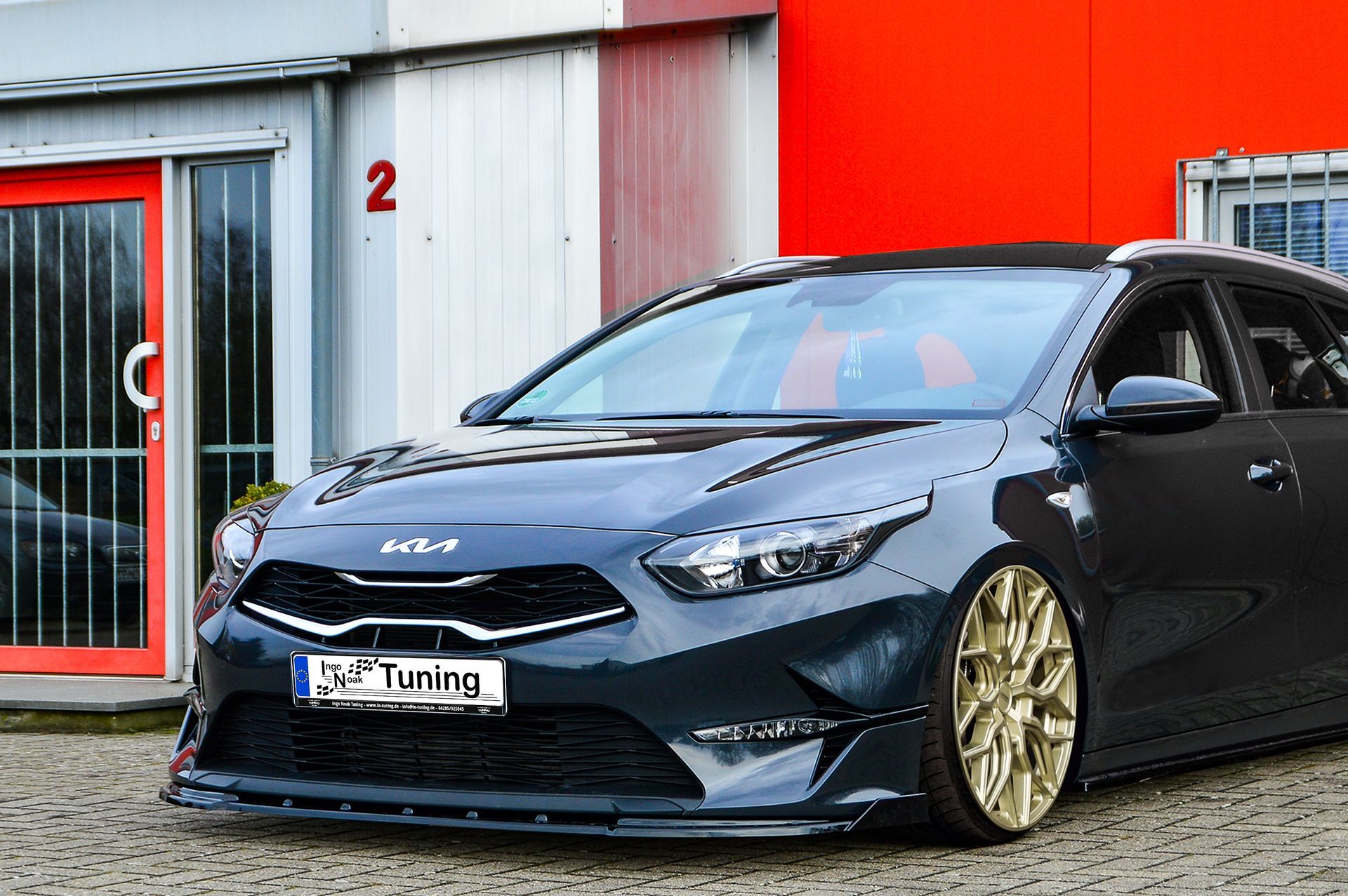 Frontspoilerlippe mit Wings für Kia Ceed CD ab 2021, Ingo Noak Tuning, aerodynamisches Auto-Upgrade, sichtbare Lippe und Wing.