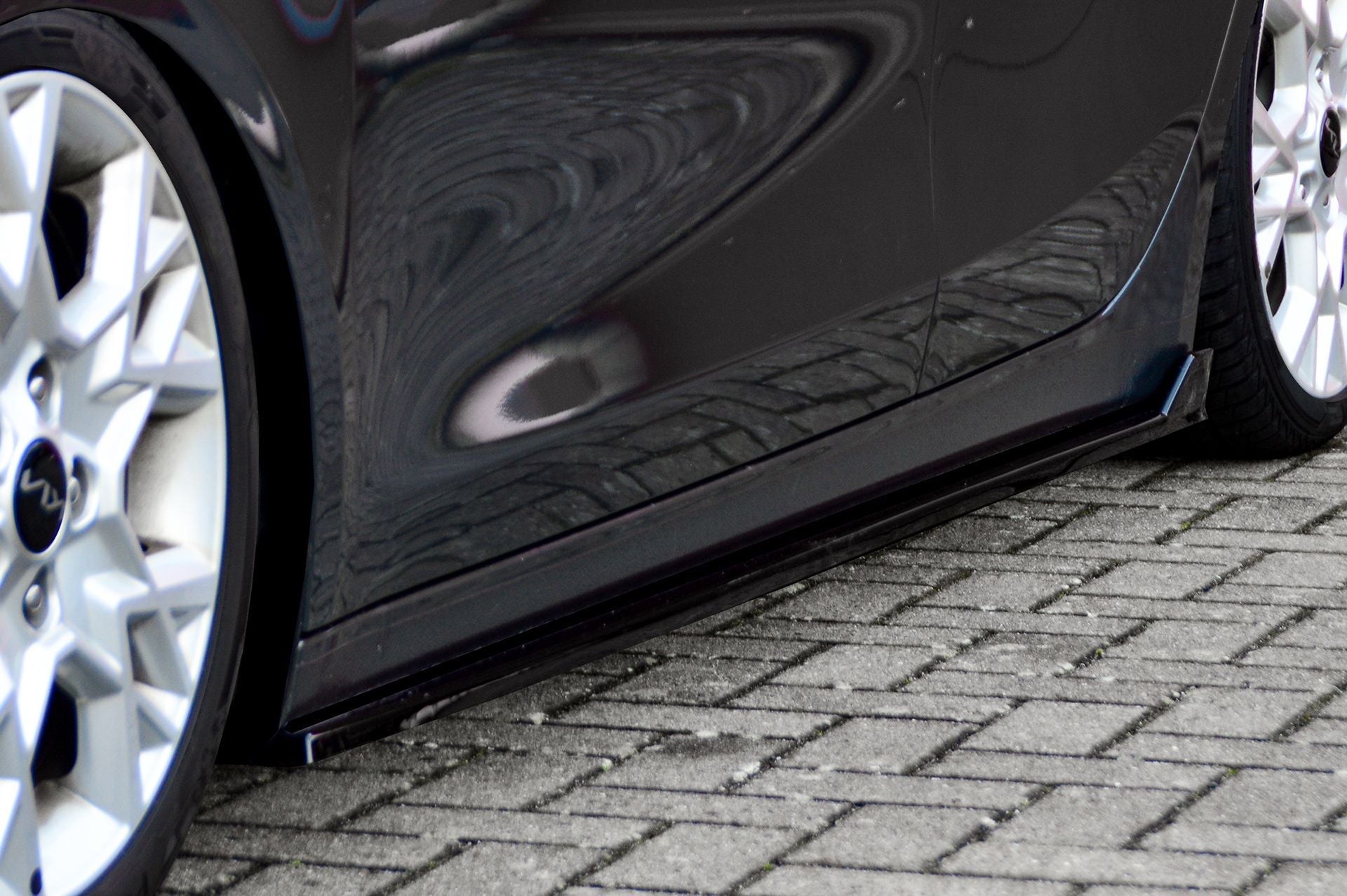 Seitenschweller mit Wing hinten für Kia Ceed GT ab Baujahr 2021, Ingo Noak Tuning, schwarzes Kunststoffdesign