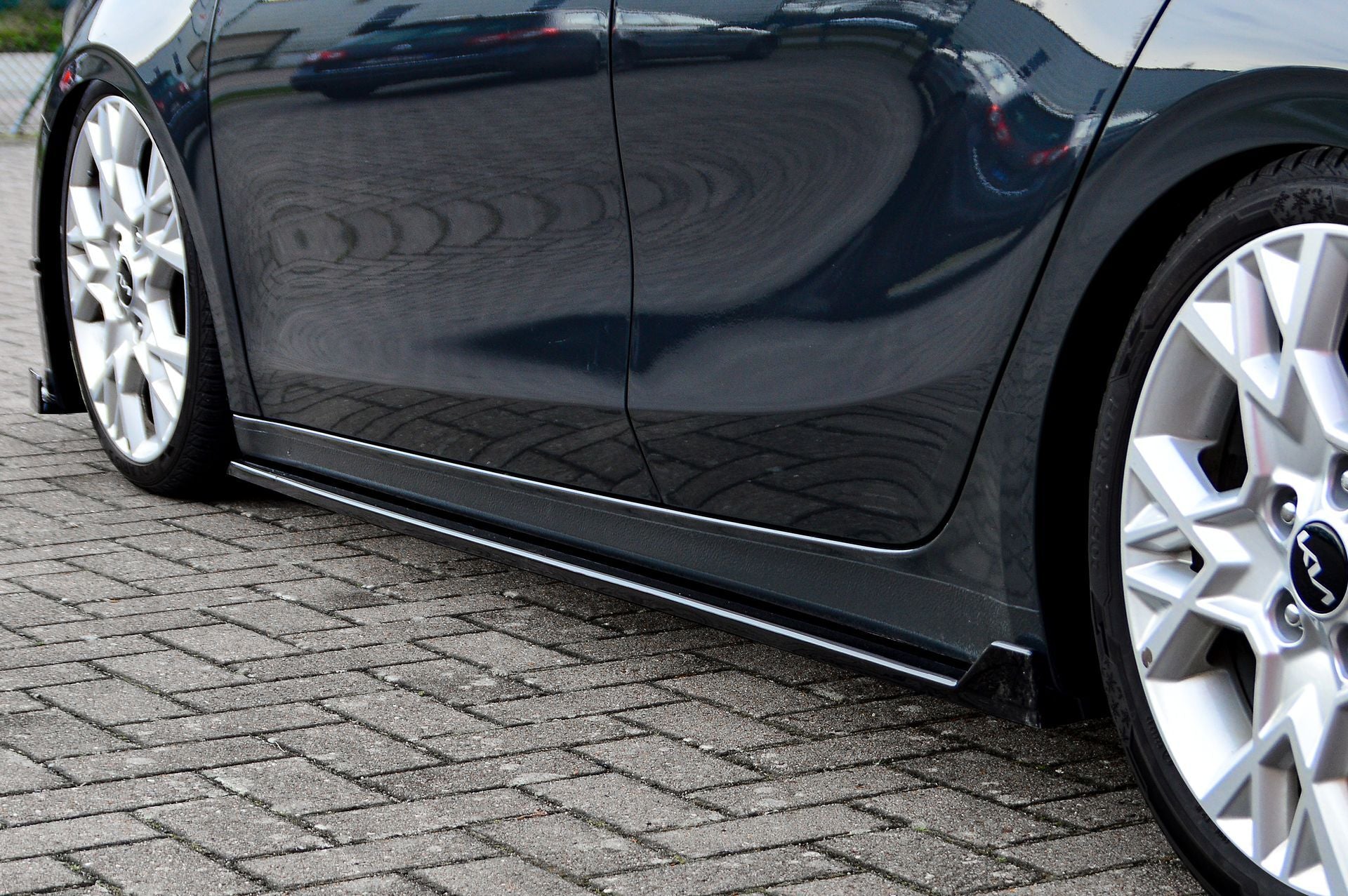 Seitenschweller mit Wing hinten für Kia Ceed GT ab 2021, Ingo Noak Tuning, schwarze Kunststoffoptik, aerodynamisches Design