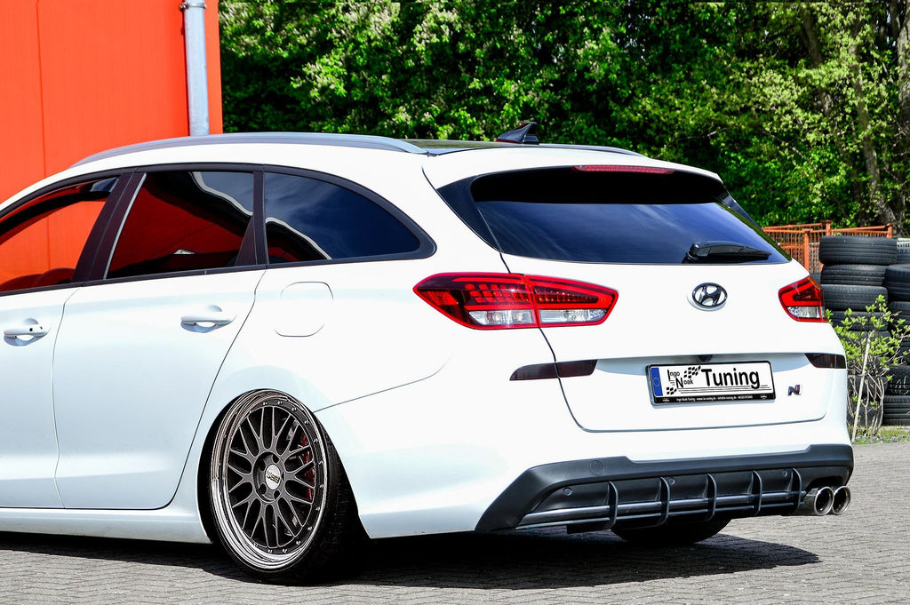 Racing-Heckansatz für Hyundai i30 N-Line Kombi ab 2021, Ingo Noak Tuning, sichtbarer Heckspoiler und sportliches Design