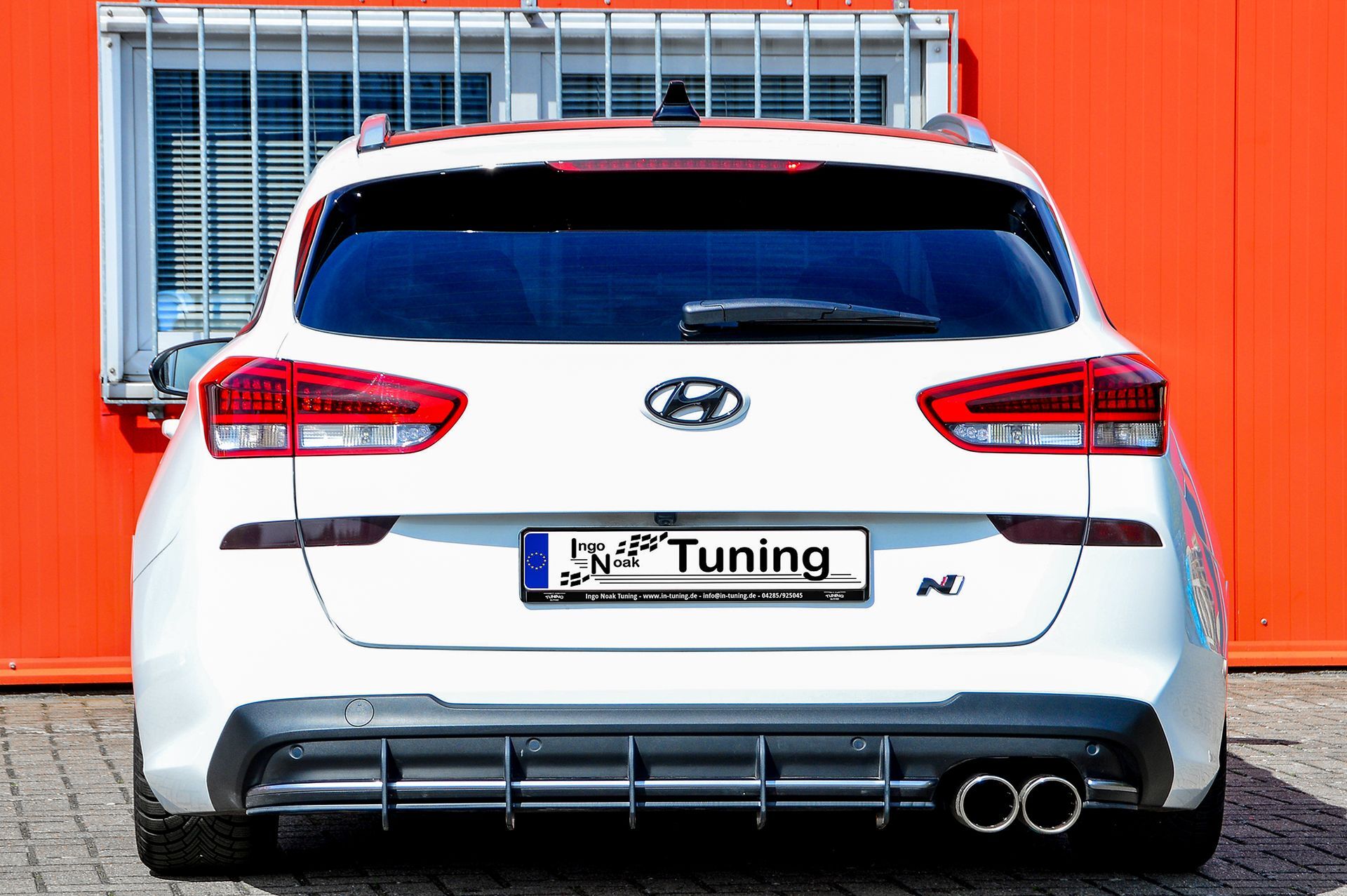 Racing-Heckansatz für Hyundai i30 N-ine Kombi ab 2021, Ingo Noak Tuning, schwarzes Kunststoff-Design, sichtbare Befestigungspunkte