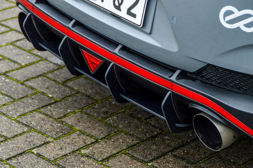 Racing Heckansatz für Hyundai i30N Fastback von Ingo Noak Tuning, sportliches Heckdiffusor-Design aus Kunststoff.