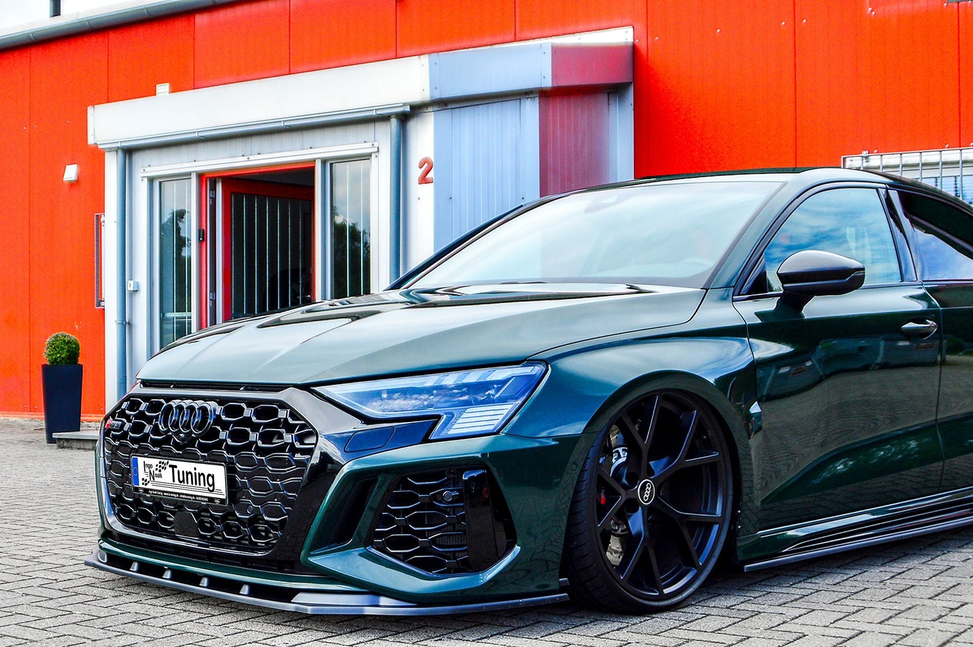 Frontspoilerlippe für Audi RS3 8Y ab 2020, Ingo Noak Tuning, aerodynamisches Design, sichtbar montiert an Fahrzeugfront