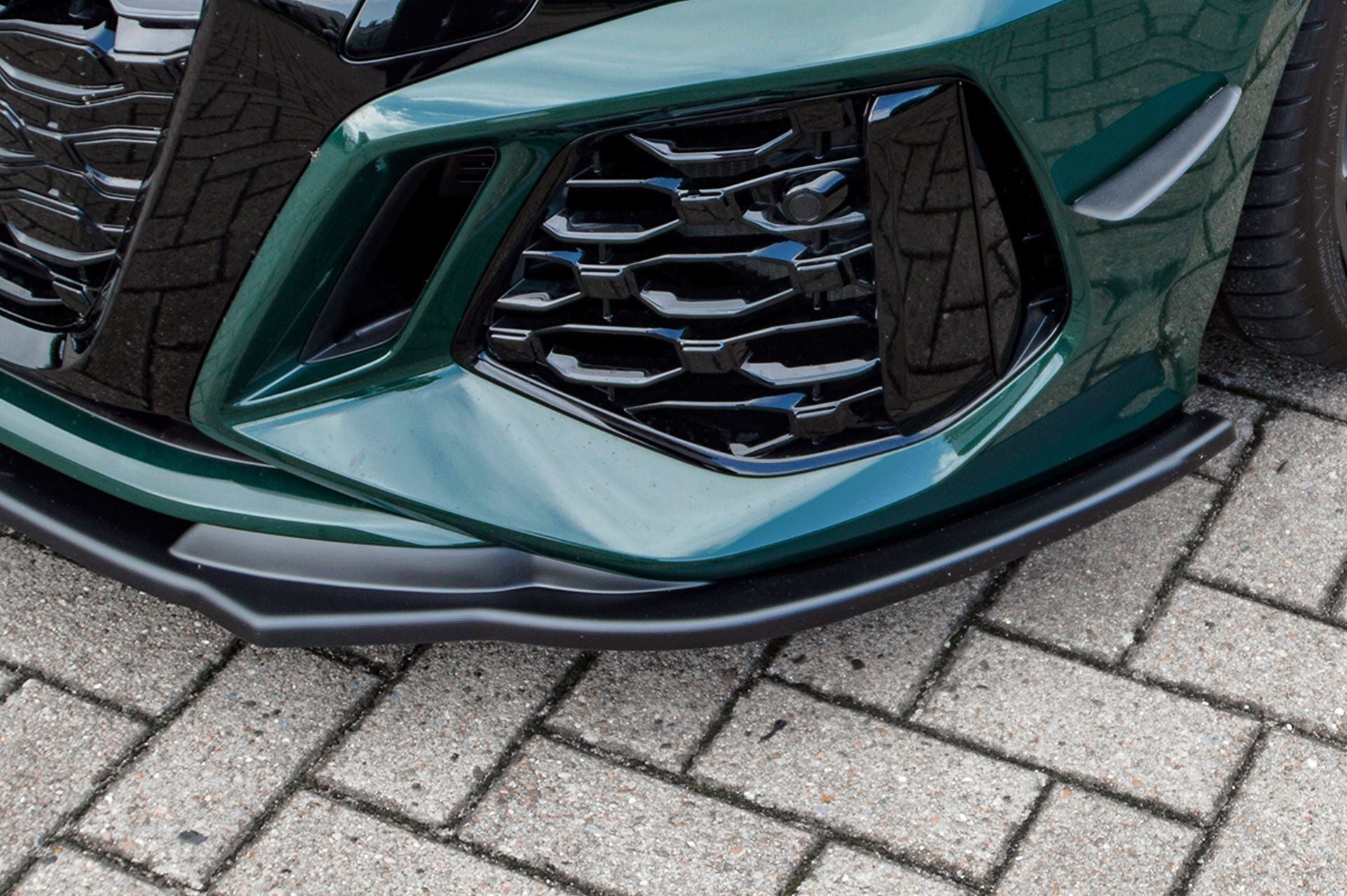 Frontspoilerlippe für Audi RS3 8Y von 2020, Ingo Noak Tuning, aus robustem Material, zeigt die sportliche Frontpartie des Autos