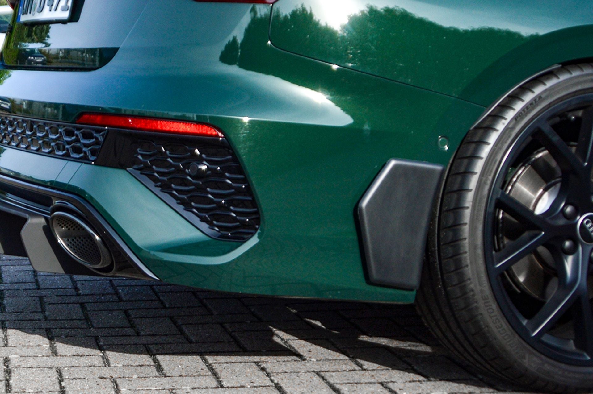 Hintere Seiten Flaps Flicks Satz aus ABS Kunststoff für Audi RS3 8Y Limousine, schwarz, originalgetreu gestaltet