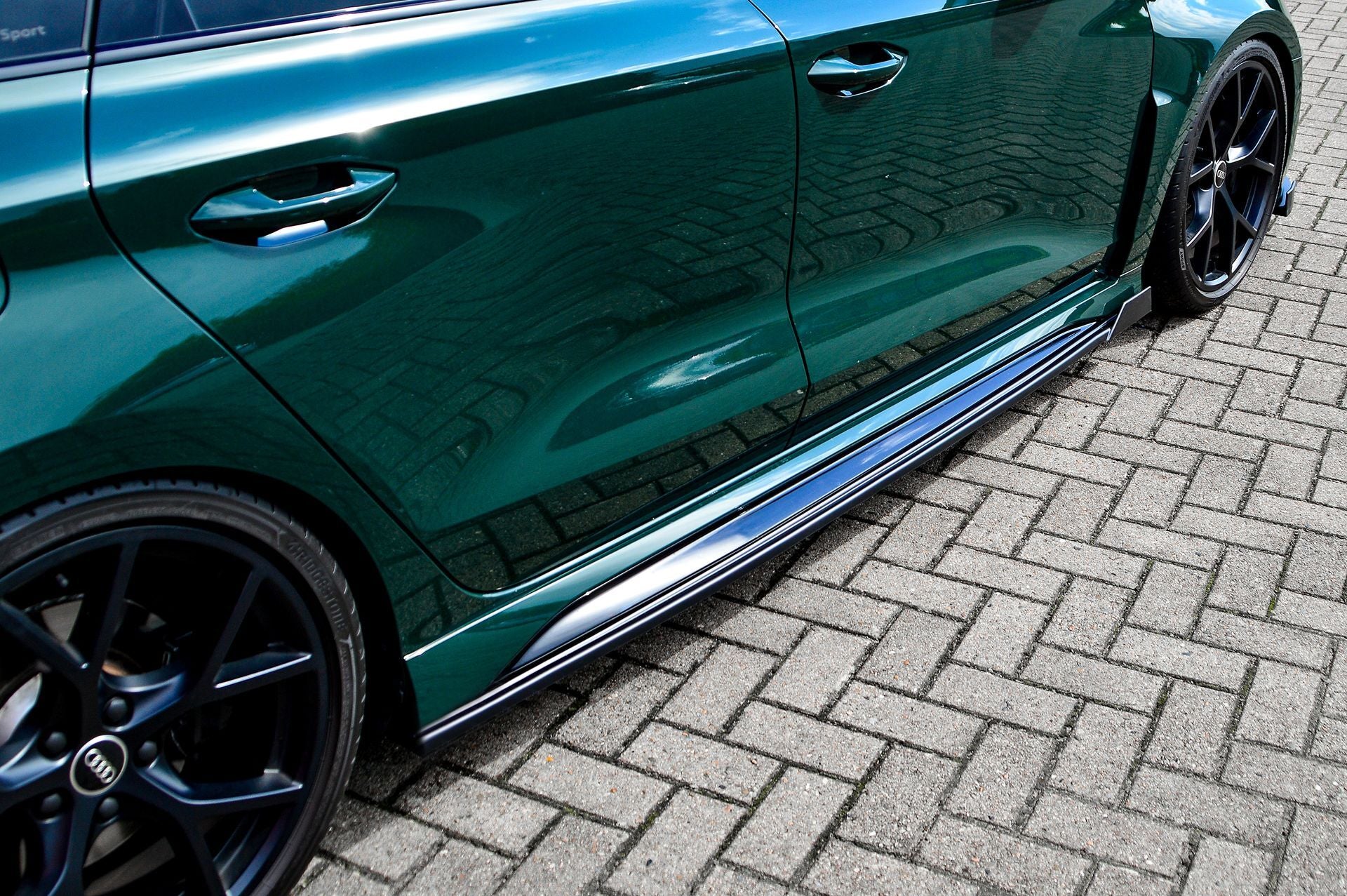 CUP Seitenschweller mit Wings vorne für Audi RS3 8Y