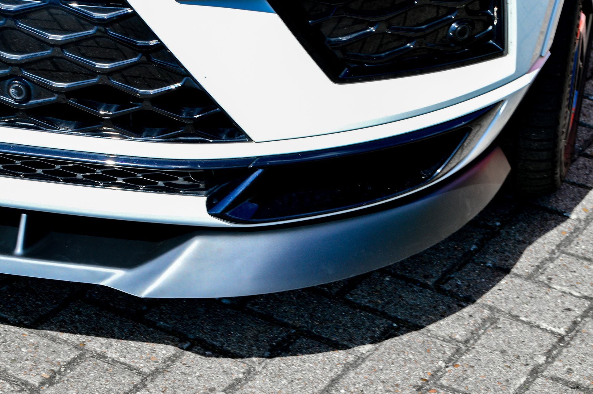 Frontspoilerlippe für Cupra Ateca 5FP, 2018-2020, von Ingo Noak Tuning, zeigt die sportliche Karosserieanpassung.