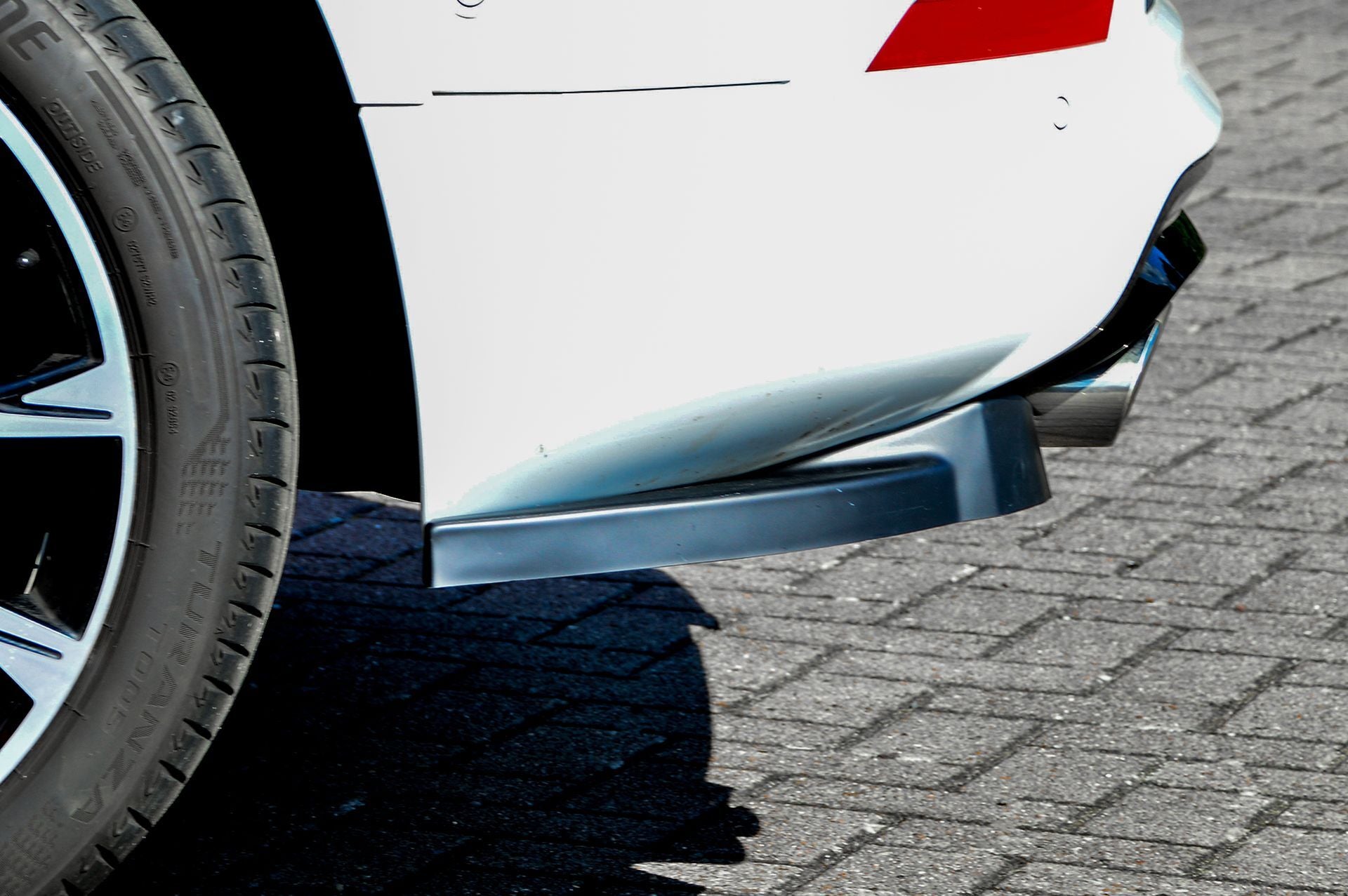 Seitenteile für Heckansatz an Cupra Ateca 5FP, Ingo Noak Tuning, aus hochwertigem Material, sichtbar auf dem Fahrzeug.