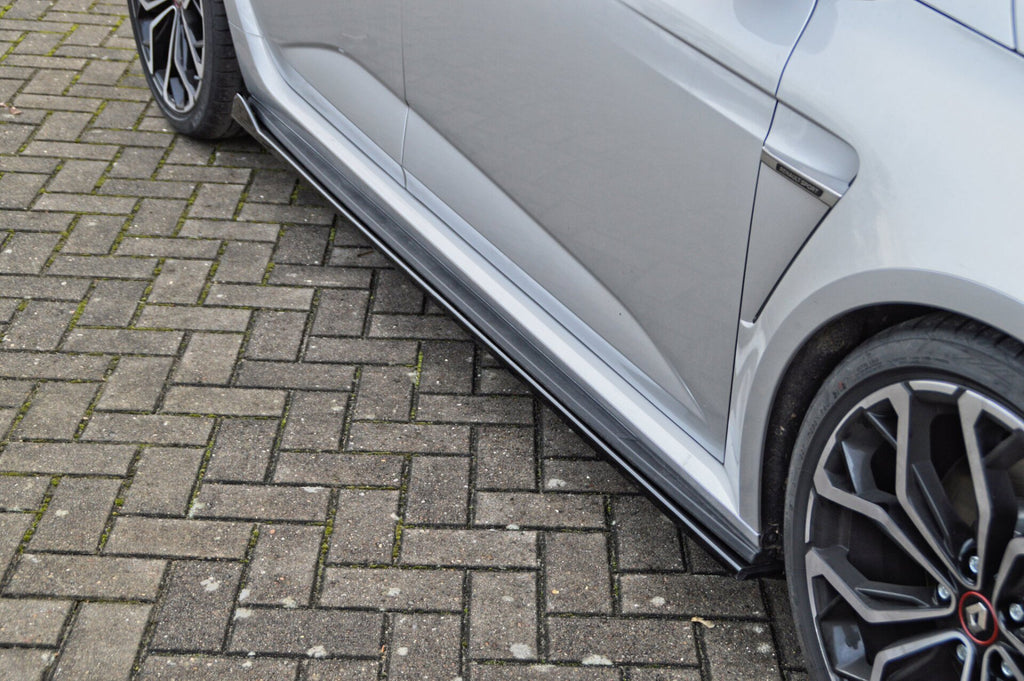 Seitenschweller für Renault Megane 4 RS Facelift von Ingo Noak Tuning, schwarze Kunststoffteile für sportliches Design
