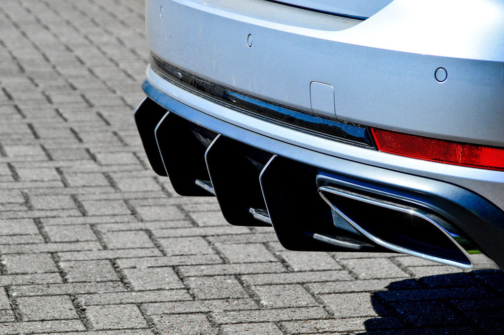Gefräster ABS-Heckansatz für Audi A4 B9 Avant von Ingo Noak Tuning, sichtbare Passform und Oberflächenstruktur