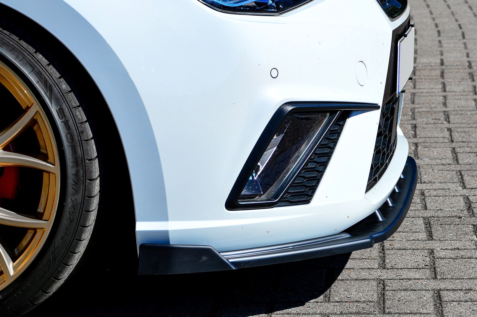 Frontspoiler Cuplippe mit Wings für Seat Ibiza 6F KJ Vorfacelift von Ingo Noak Tuning, sichtbare Spoiler- und Wing-Details