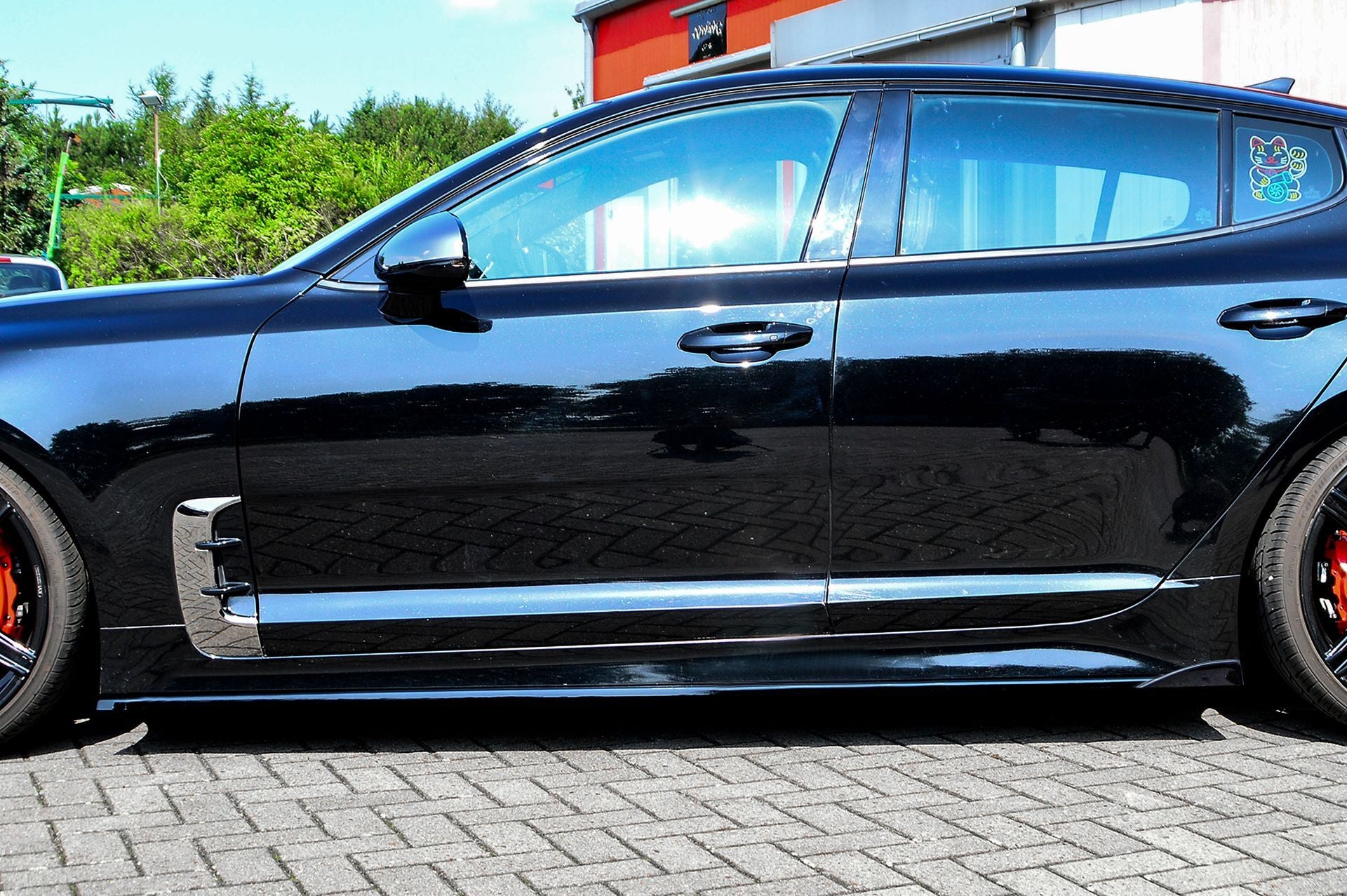 Seitenschweller mit Wings für Kia Stinger CK, Ingo Noak Tuning, schwarze Kunststoffteile, sportliches Design, Fahrzeugseitenteil