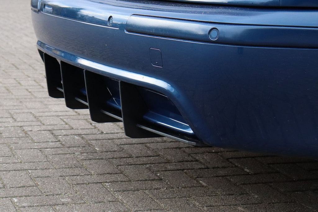 Gefräster Heckansatz für BMW 5er E39 M-Paket, Ingo Noak Tuning, aus hochwertigem Material, passt perfekt zum sportlichen Design.