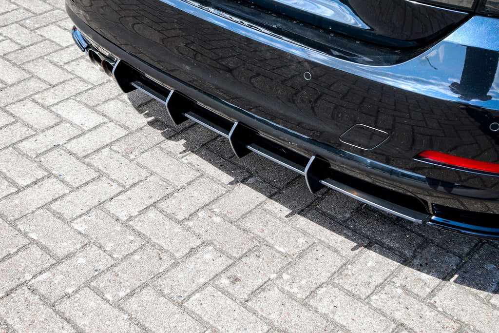 Heckeinsatz Diffusor für BMW 4er F32/F33/F36, passend, in schwarzem Kunststoff, sichtbar mit aerodynamischem Design