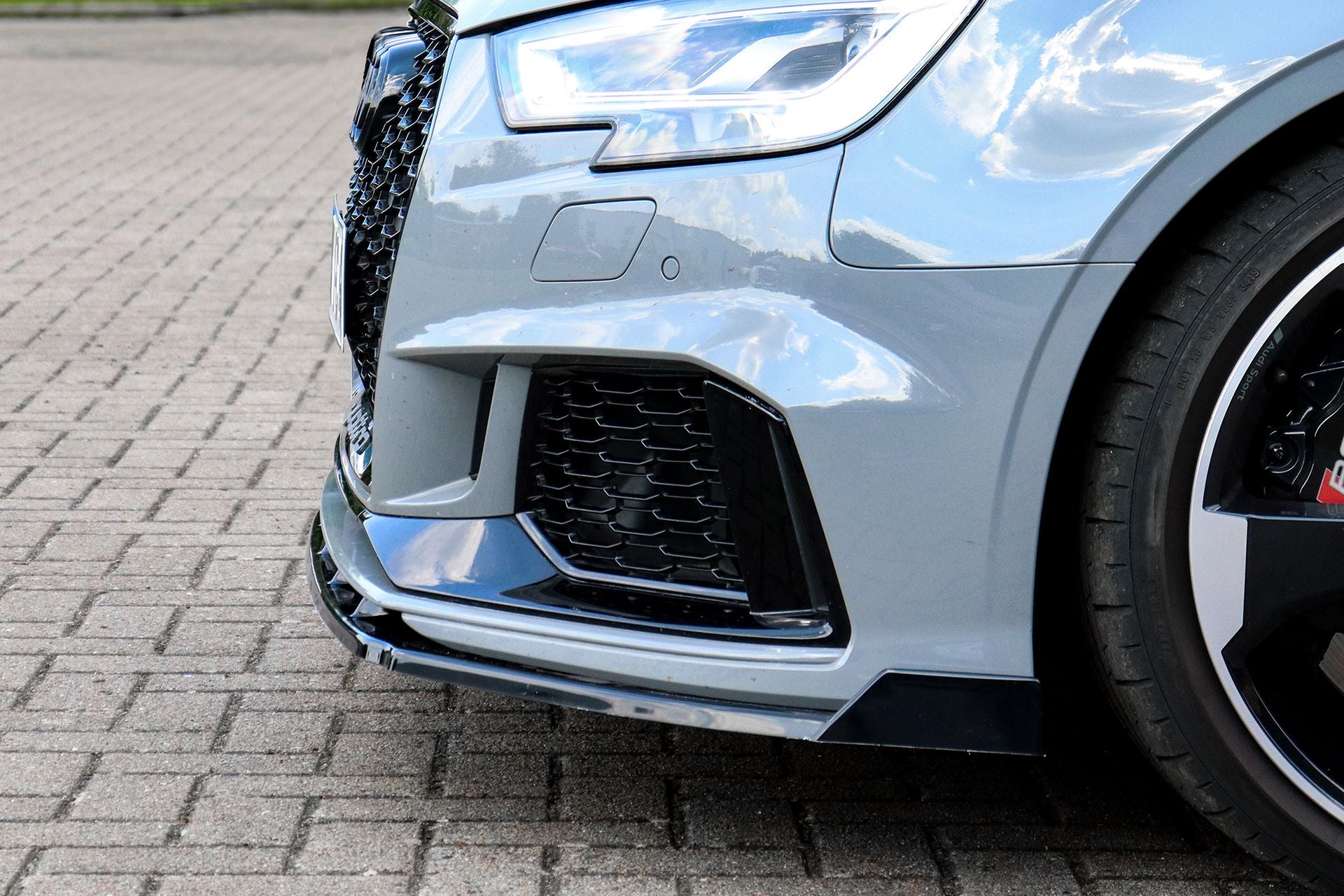 Frontspoilerlippe mit Wings für Audi RS3 8V Facelift Sportback und Limousine, schwarzes Tuning-Teil von Ingo Noak Tuning