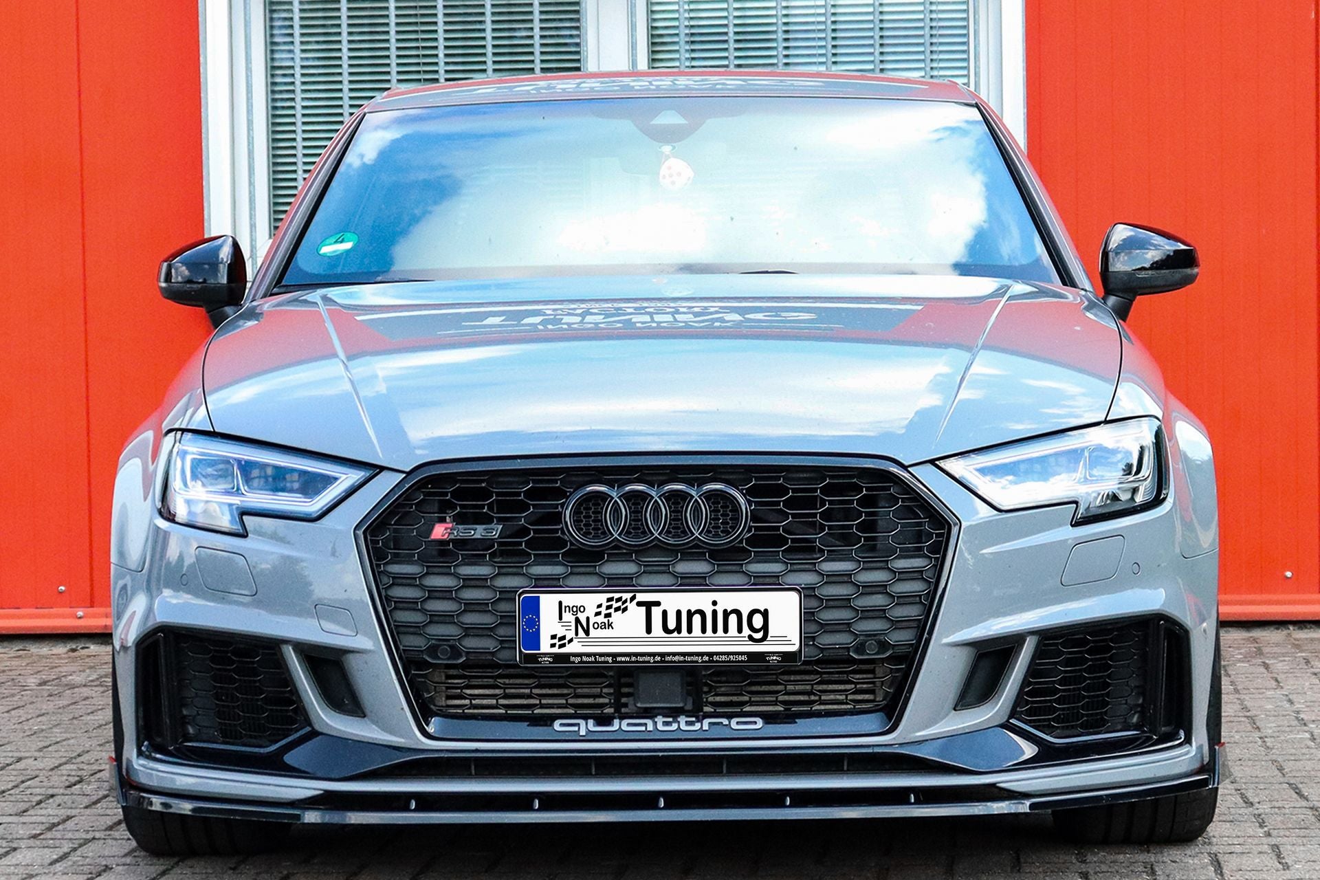 Frontspoilerlippe mit Wings für Audi RS3 8V Facelift Sportback und Limousine, Ingo Noak Tuning, sichtbar an der Fahrzeugfront