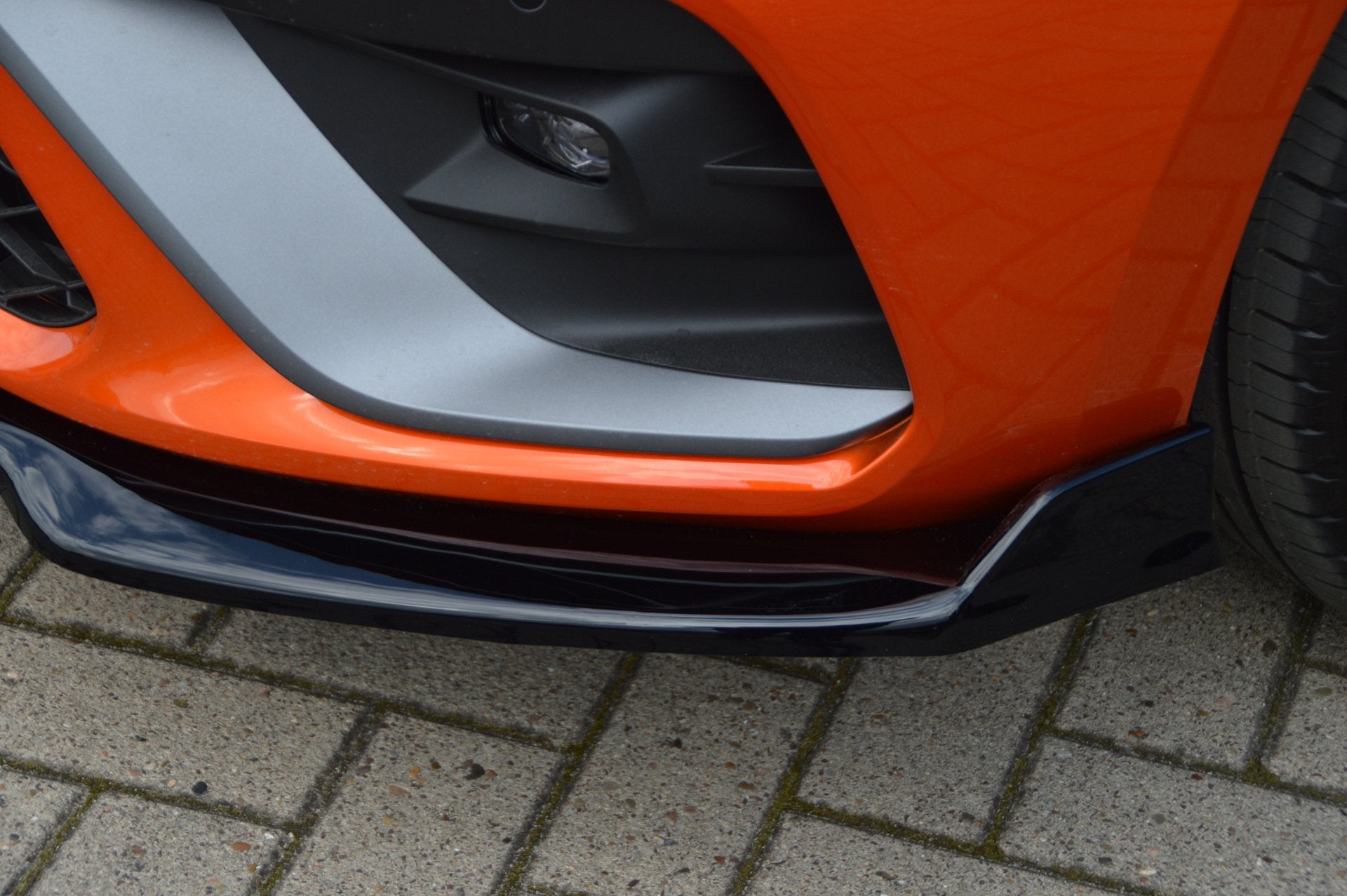 Frontspoiler Cuplippe und Spoilerschwert für Renault Clio 5 RS-Line, Ingo Noak Tuning, sichtbare Befestigungsteile