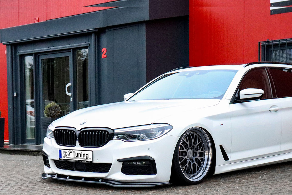 Vordere Spoilerlippe Cuplippe für BMW 5er G30 G31 M-Paket, Ingo Noak Tuning, aus Kunststoff, zeigt den Frontstoßfänger mit Spoiler.