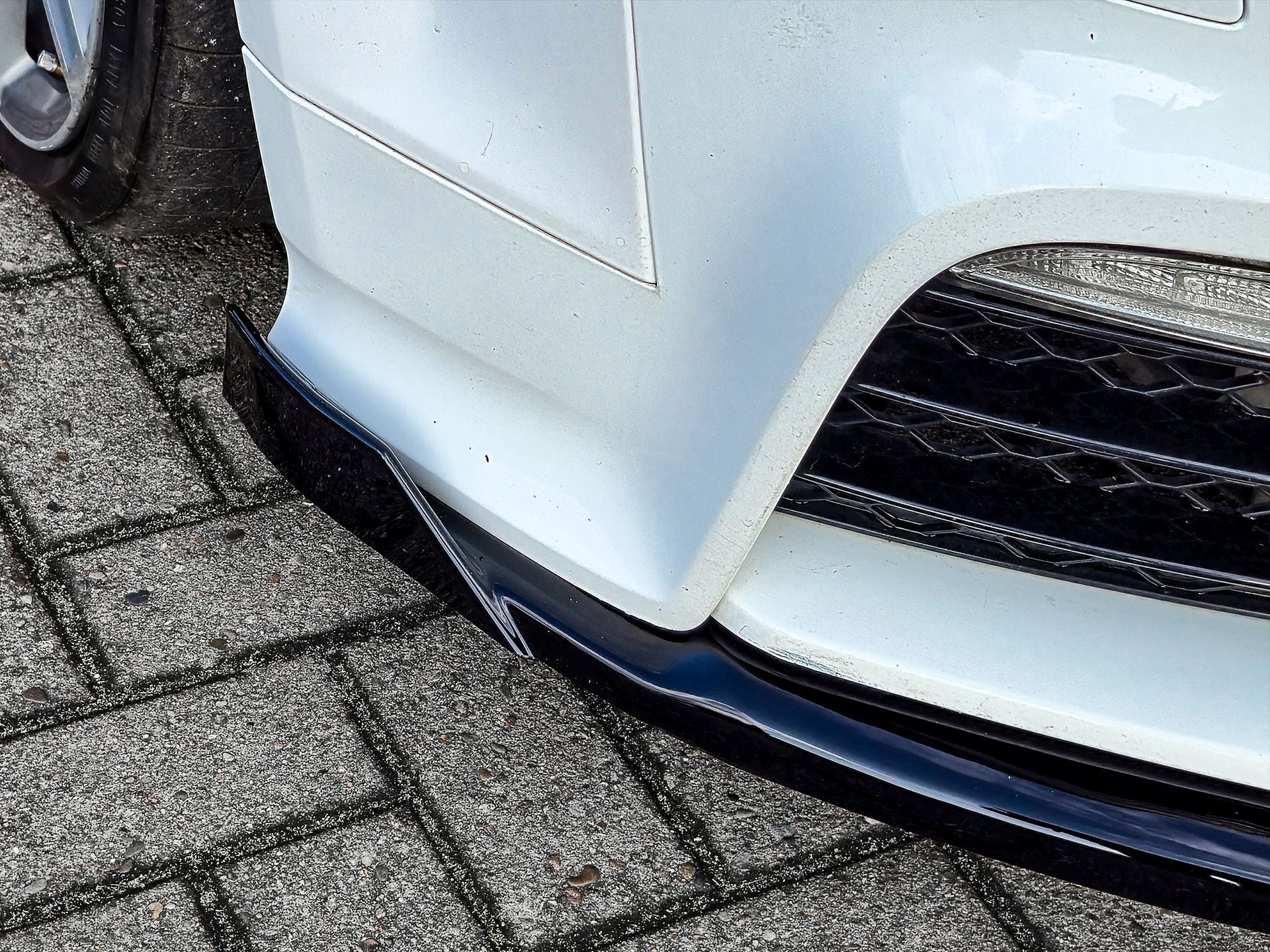 Cup Frontspoilerlippe mit Wings für Audi TT RS 8J