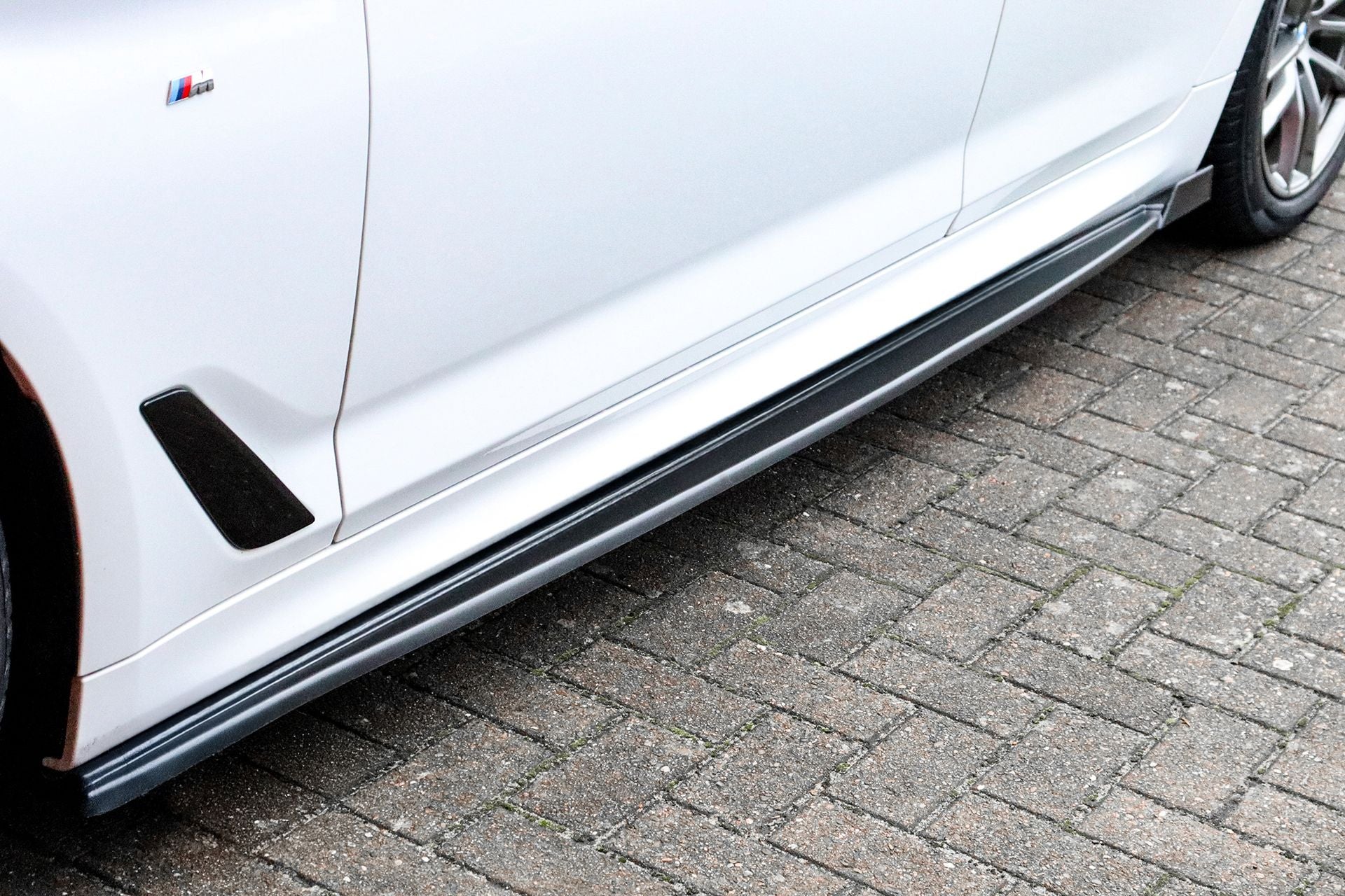 Seitenschweller mit Wings hinten für BMW 5er G30 G31 mit M-Paket