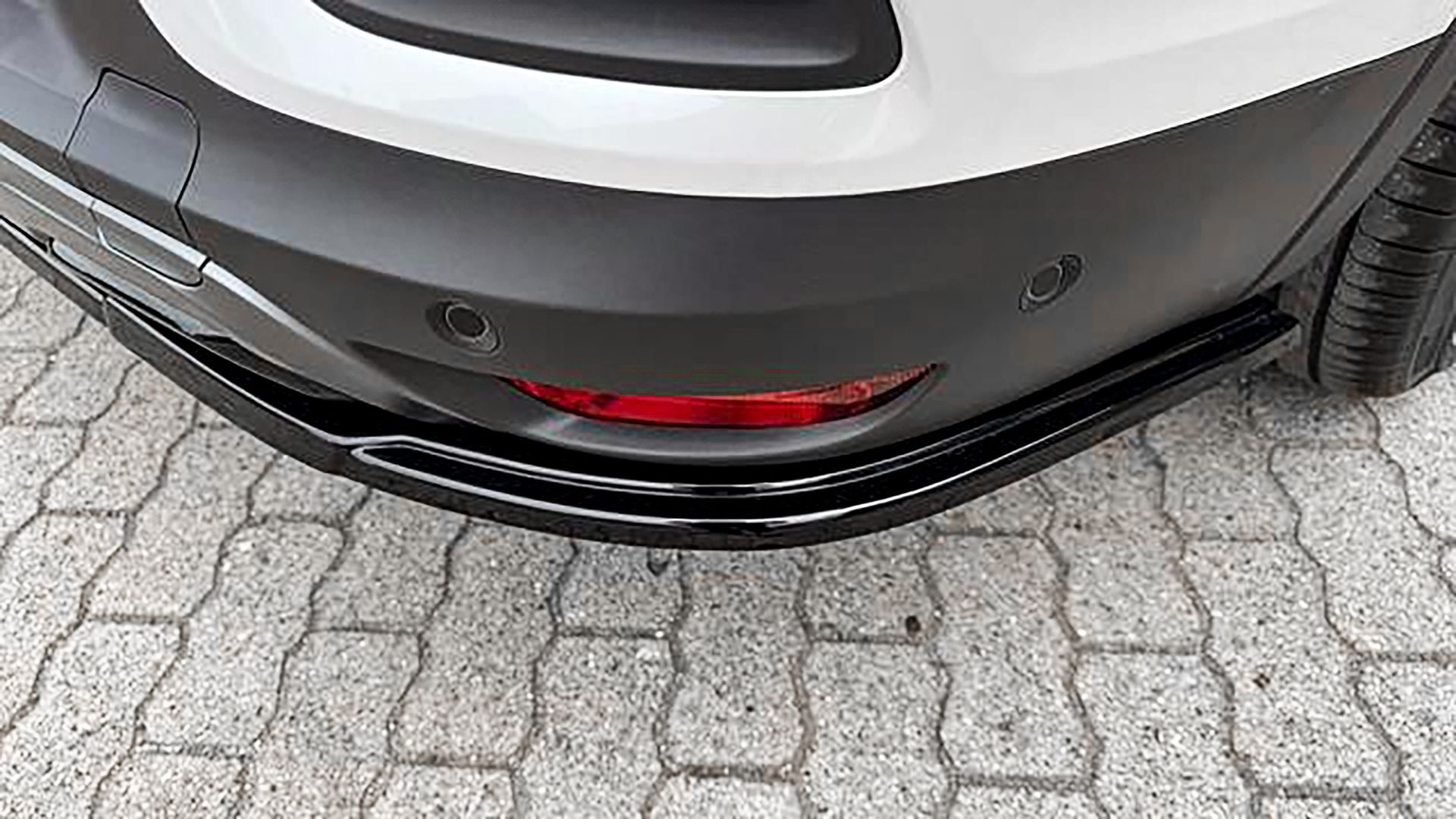 Heckspoiler Spoilerschwert für Renault Arkana RS-Line von Ingo Noak Tuning, aus hochwertigem Material, sichtbar im Bild.