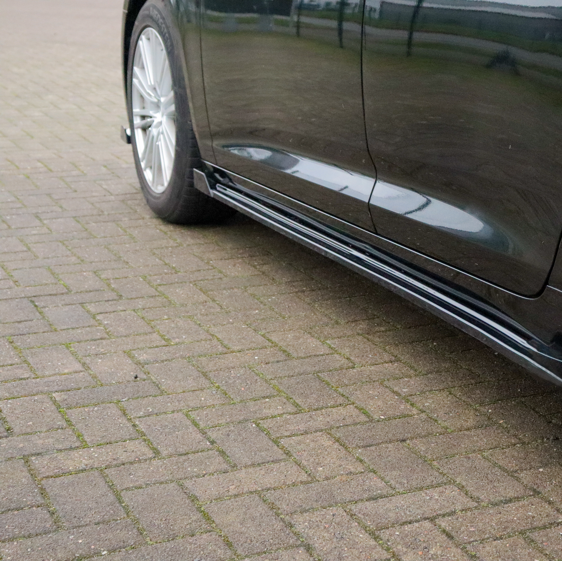 Seitenschwellersatz aus ABS mit seitlichem Wing vorn Audi A6 C8 Typ F2