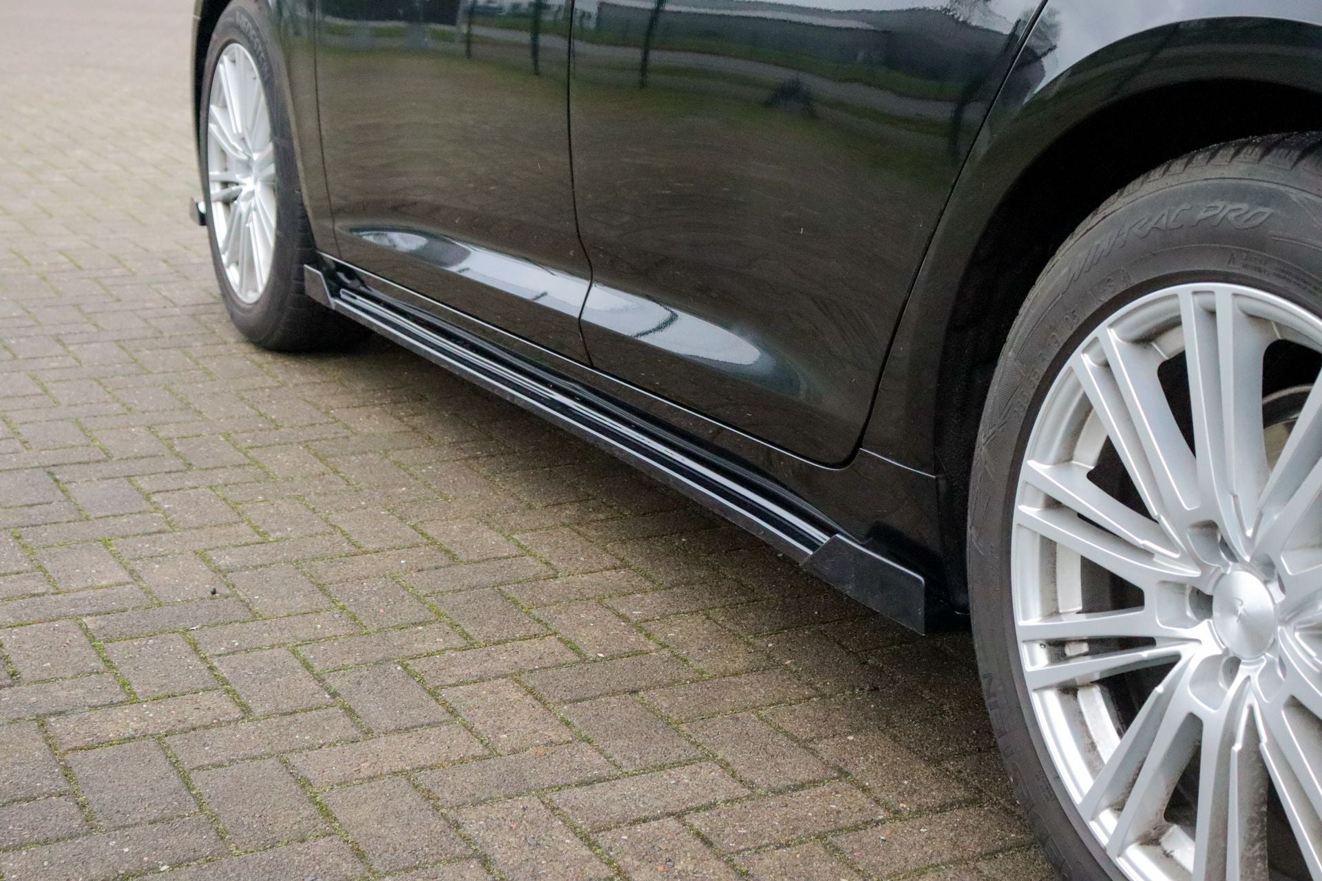 Seitenschwellersatz aus ABS mit seitlichem Wing vorne + hinten Audi A6 C8 Typ F2
