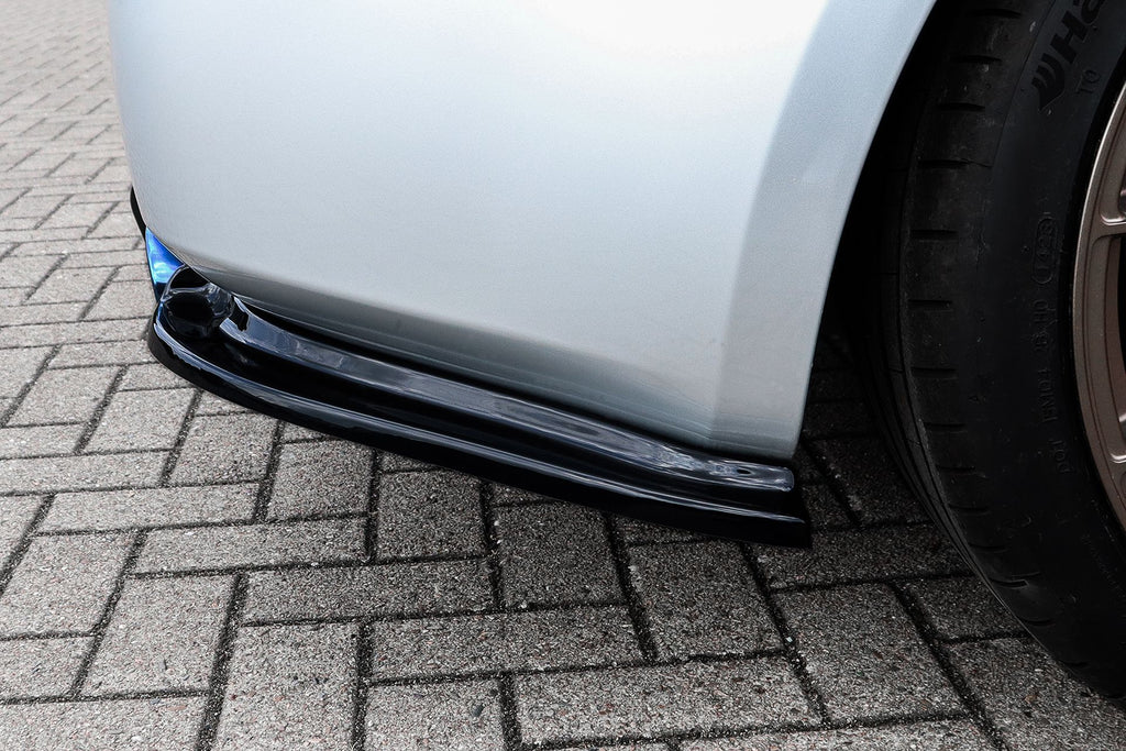 Heckansatz Seitenteile aus ABS für Nissan 350Z Coupe und Roadster, Ingo Noak Tuning, schwarze Kunststoffteile, montiert am Fahrzeug