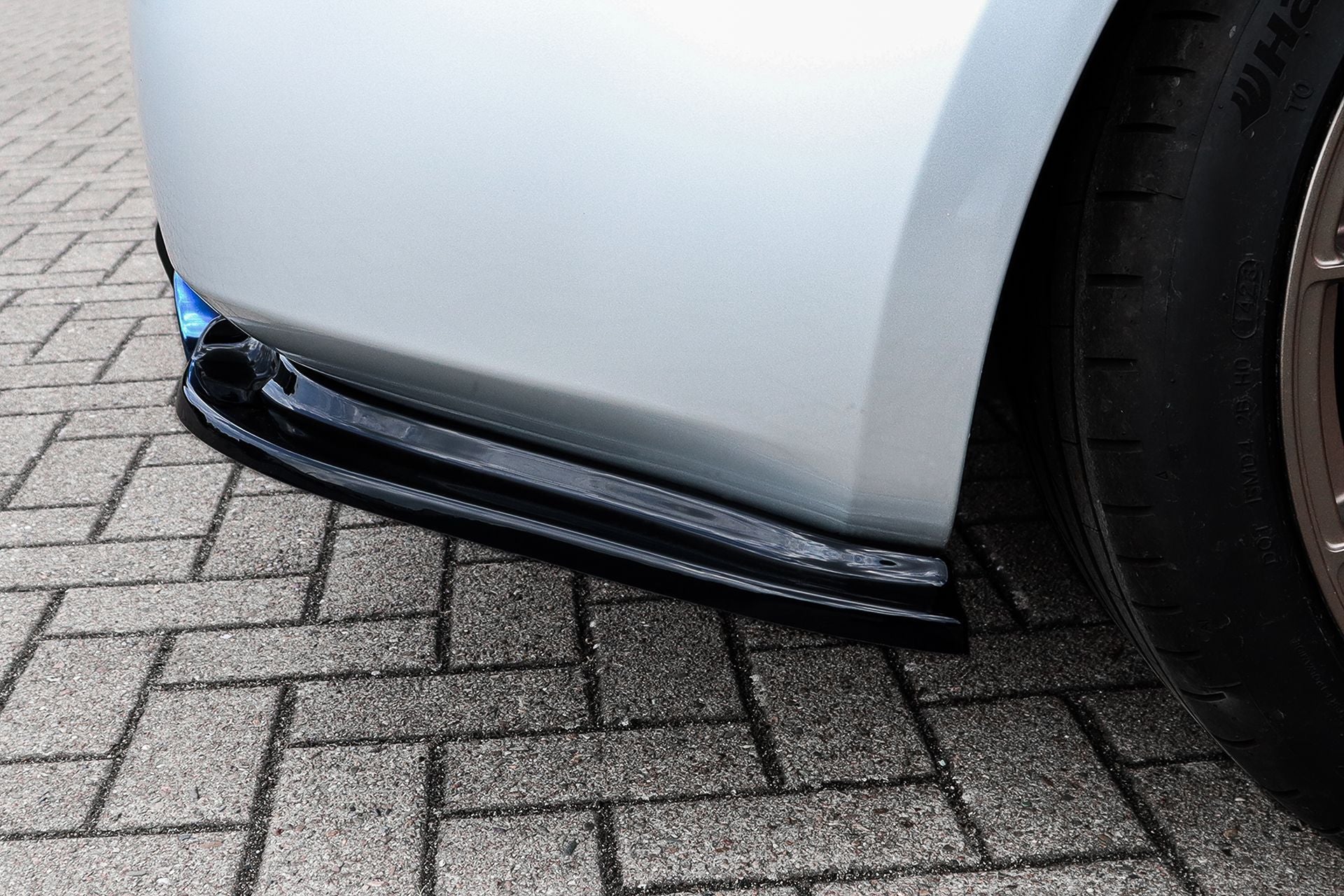 Heckansatz Seitenteile aus ABS für Nissan 350Z Coupe und Roadster, Ingo Noak Tuning, schwarze Kunststoffteile, montiert am Fahrzeug