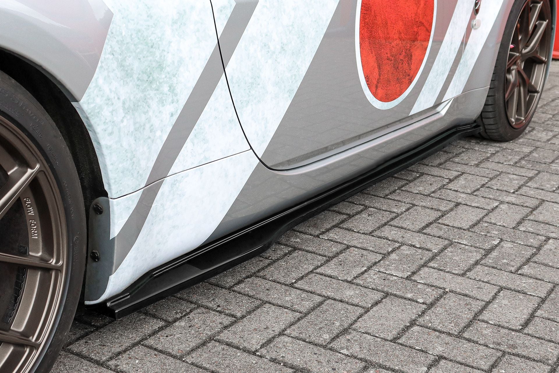 Seitenschweller aus ABS für Nissan 350Z Coupe und Roadster, Ingo Noak Tuning, sichtbarer Teil des Fahrzeug-Bodykits