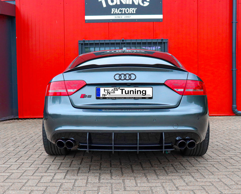 Gefräßter Heckansatz aus ABS mit Finnen für Audi S5 B8, Ingo Noak Tuning, sichtbare Fahrzeugheckpartie, sportliches Design